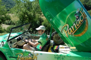 Jérôme dans la Citroën Méhari de Panach' (516x)