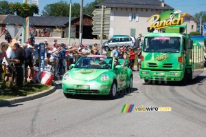 Panach' advertising caravan: New Beetle and truck (725x)