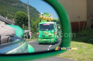 The truck seen in Panach' New Beetle's mirror (613x)