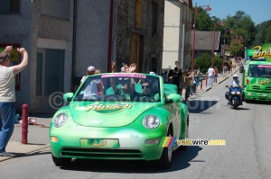 Caravane publicitaire Panach' : New Beetle et char (2) (591x)