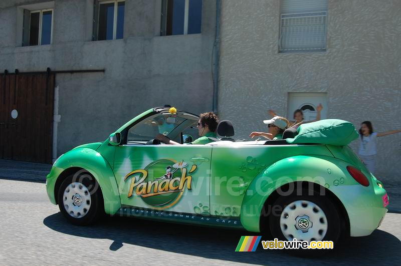 Een New Beetle van de Panach' reclamecaravaan (2)