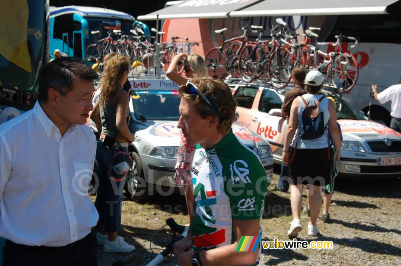 De Kazakhstaanse minister-president Karim Masimov met Dmitriy Fofonov