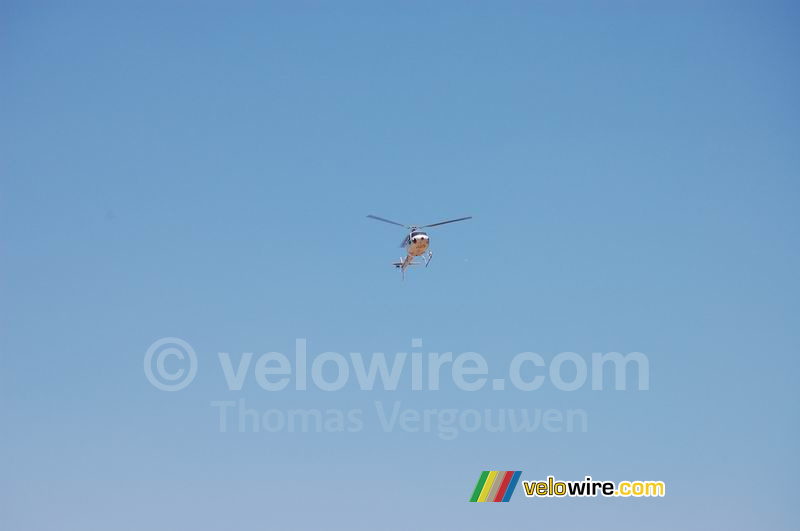 Een helikopter voor genodigden van de Tour de France