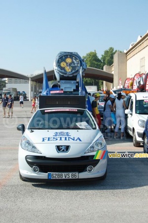 La caravane publicitaire Festina au parking caravane à Marseille (473x)