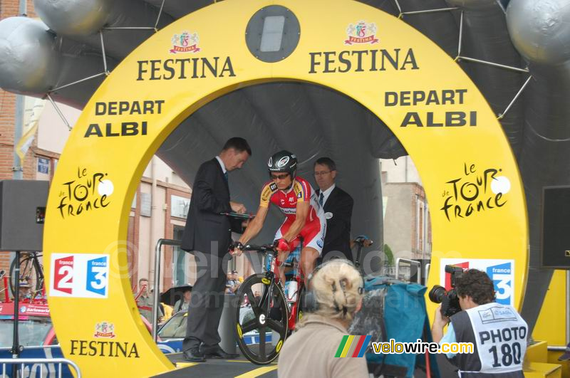 Robert Hunter (Barloworld) bij het vertrek van de tijdrit Albi > Albi