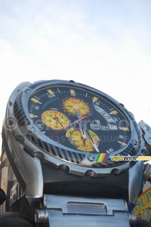 The black/yellow Festina watch (836x)