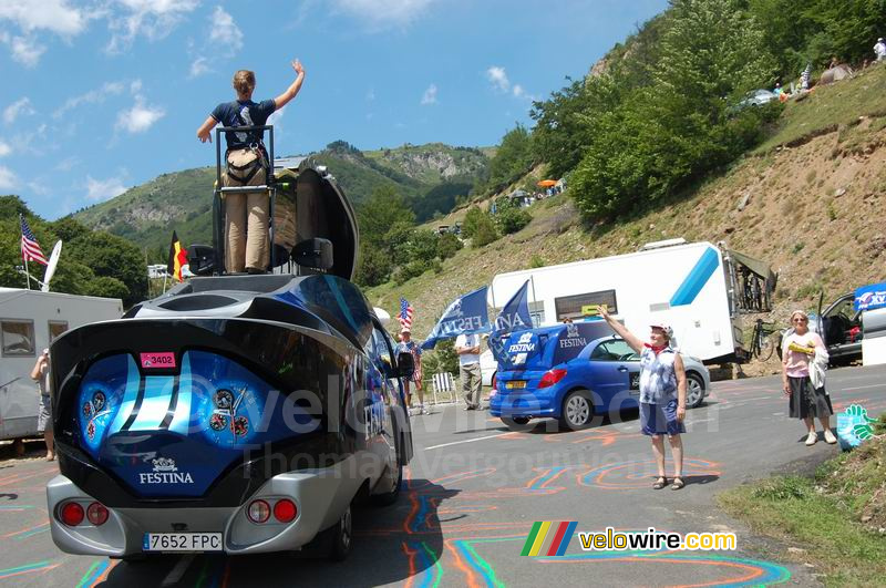 Festina reclamecaravaan in de bergen