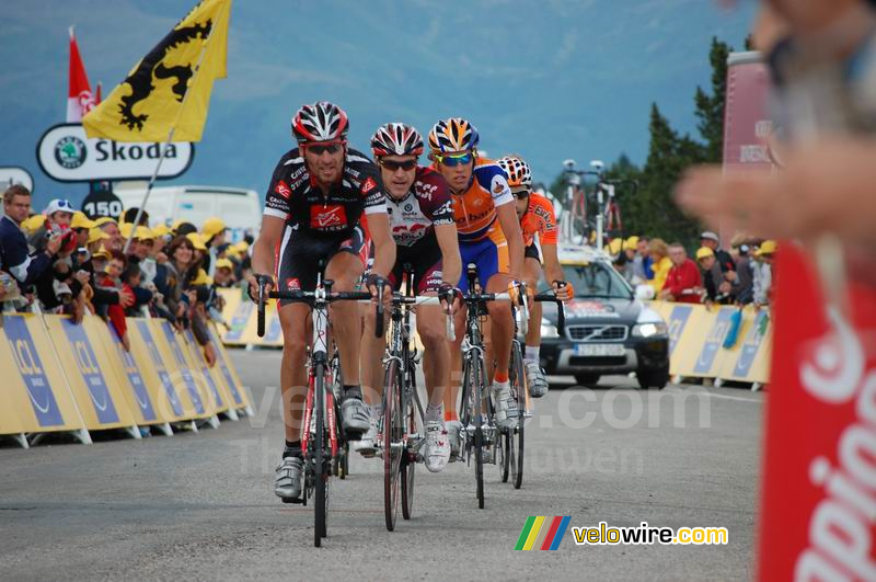 Vladimir Karpets (Caisse d'Epargne), Jens Voigt (CSC), Thomas Dekker (Rabobank) & Inigo Landaluze (Euskaltel) op Plateau-de-Beille