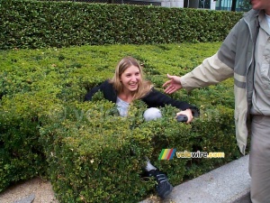 La Défense - Nathalie in the bushes (191x)