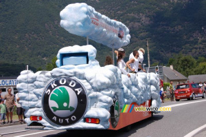 Le char de la caravane publicitaire Škoda (6) (566x)