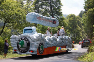 Le char de la caravane publicitaire Škoda (7) (761x)