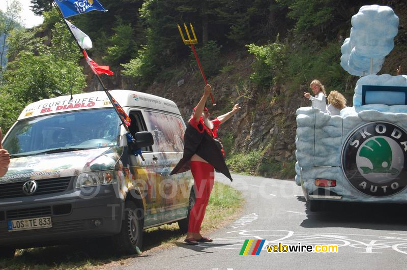 De Tourduivel (El Diablo) en de Škoda reclamecaravaan