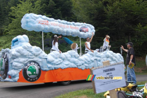 Le char de la caravane publicitaire Škoda (8) (575x)