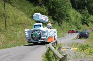La caravane Škoda dans la descente du Port de Balès (580x)