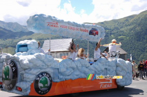 Le char de la caravane publicitaire Škoda (10) (739x)