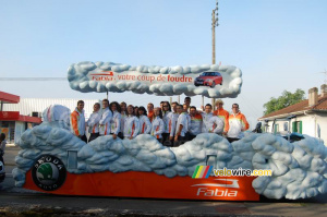 L'équipe de la caravane publicitaire Škoda à Orthez (720x)