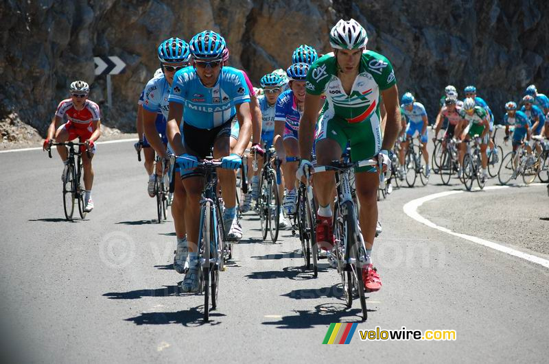 Het peloton aangevoerd door Alessandro Cortinovis (Milram) & William Bonnet (Crédit Agricole)