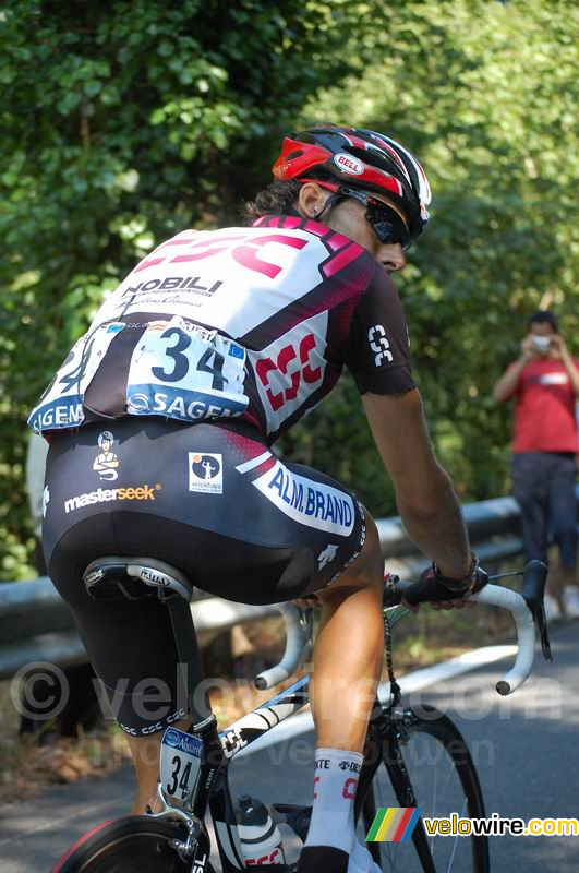 Inigo Cuesta (CSC) kijkt naar ons om