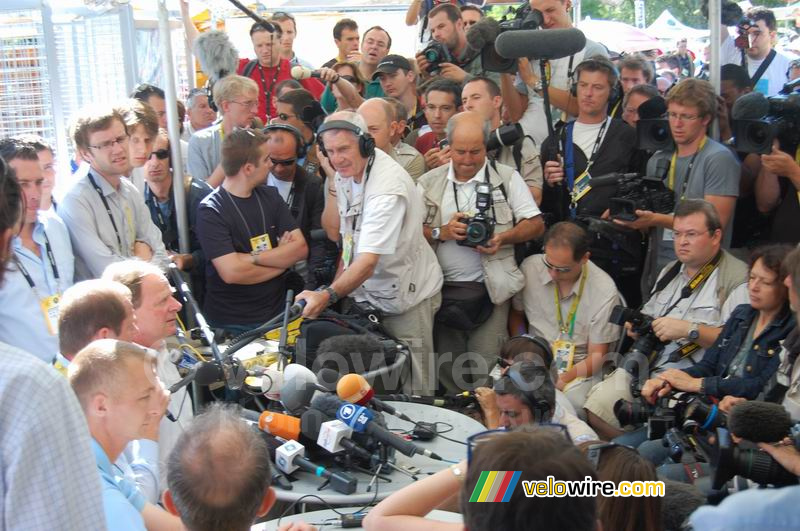 De persconferentie van A.S.O. in Pau