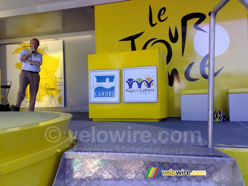 Daniel Mangeas (speaker van de Tour) in Cahors