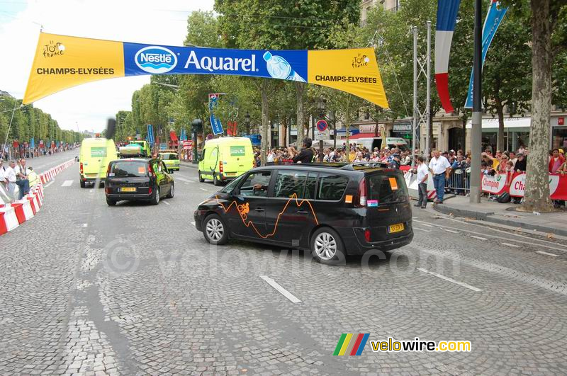Orange op de Champs Elysées (2)