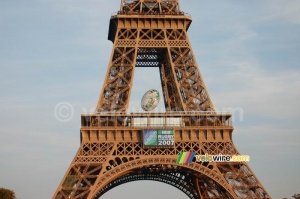 The Eiffel tower with the big rugby ball inside (2) (1246x)