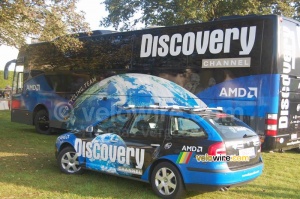 A car and the bus of the Discovery Channel cycling team (1353x)