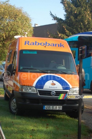 It seems that Yves Couvreur also came with his Rabobank bus (3340x)