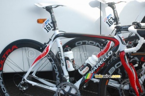 Alejandro Valverde and José Ivan Gutierrez (Caisse d'Epargne)'s bikes (900x)