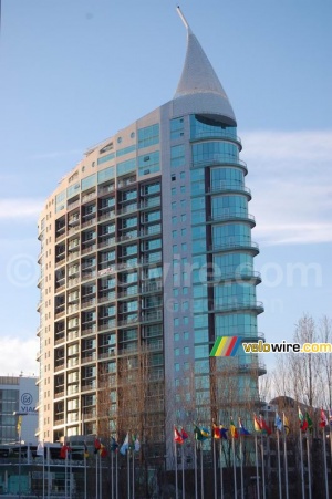 Un immeuble dans le parc de l'exposition mondiale de 1998 (612x)