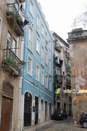 Une maison bleue dans le Largo dos Trigueiros (648x)