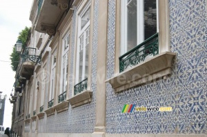 Carreaux en mosaïque sur une maison (646x)