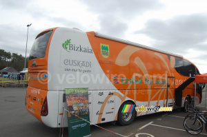 Le bus d'Euskaltel-Euskadi (1028x)
