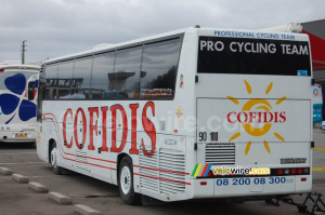 Le bus de l'équipe Cofidis (1058x)