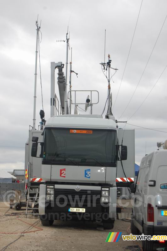 De vrachtwagen van France Télévisions in de 