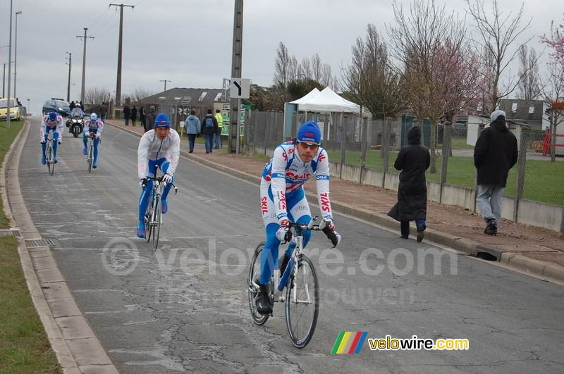 De Skil Shimano Cycling ploeg terug onderweg naar de bus