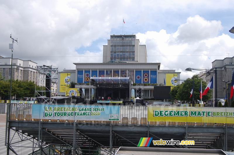 Ploegenpresentatie: het hôtel de ville van Brest