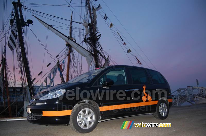 De auto van Orange voor de Recouvrance (1)