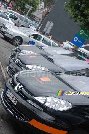 Les voitures d'Orange bien alignées (538x)