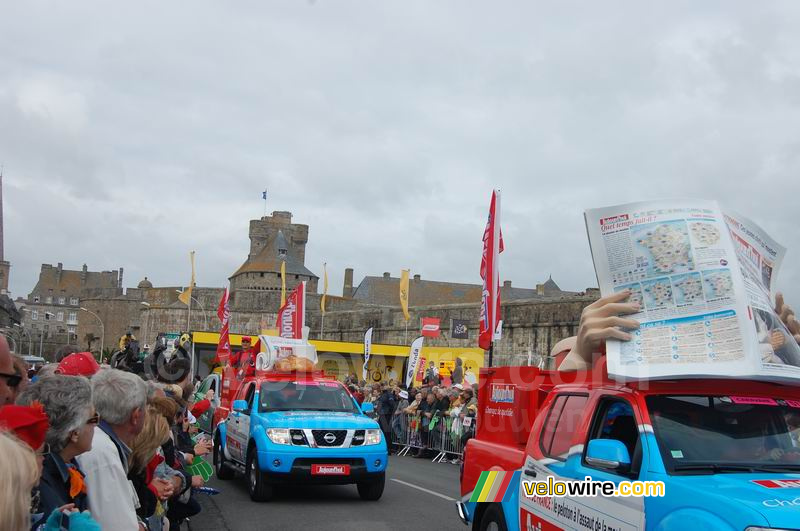 De Aujourd'hui en France reclamecaravaan bij de start in Saint-Malo