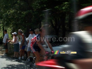 TDF 21/07/2002: Moreni (and a motor passing by) (370x)