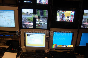 Quelques uns des écrans dans le camion d'Alimage en Zone Technique (521x)