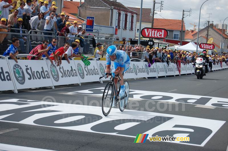 Stefan Schumacher (Gerolsteiner) bij de finish in Cholet