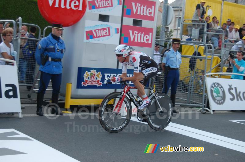 Frank Schleck (CSC Saxo Bank) bij de finish in Cholet