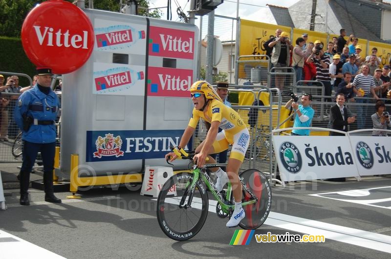 Romain Feillu (Agritubel) at the finish in Cholet