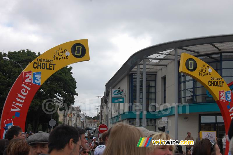 De startboog van de etappe Cholet > Châteauroux