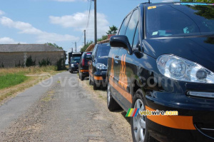 Les voitures d'Orange pendant le déjeuner (604x)