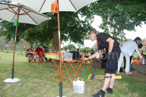 Même pendant le déjeuner je travaille encore ! (617x)