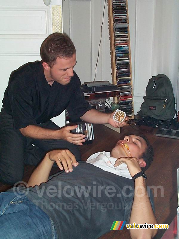 Flanby-night I: Cédric - Le gobage renversé (l'équilibriste)