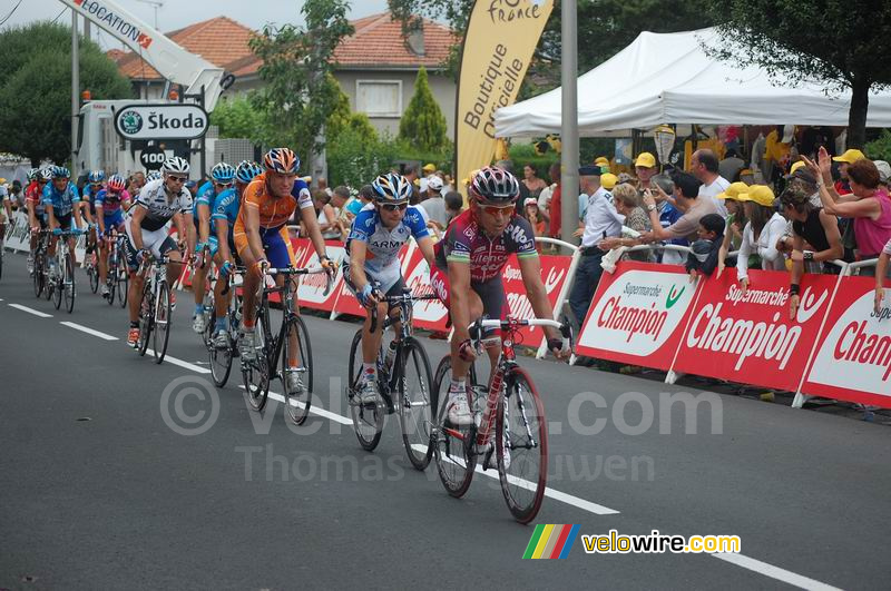 Aankomst in Aurillac van onder andere Robbie McEwen (Silence Lotto)